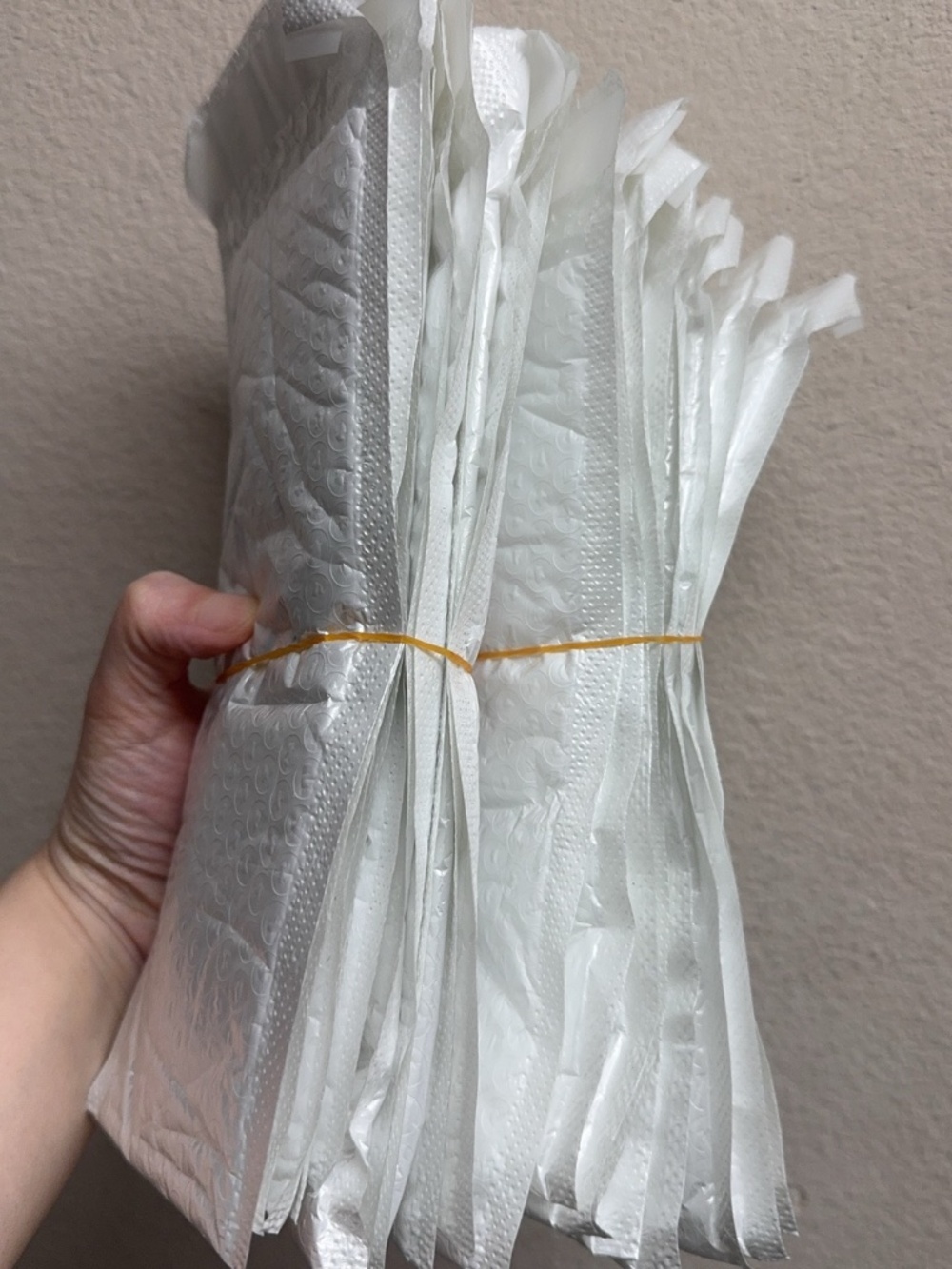20pcs Long White Bubble Mailers 26x11cm Padded Envelopes (22x9cm Usable)